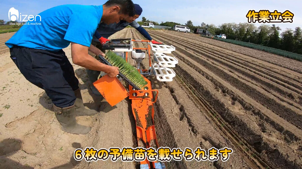 動力ユニット作業の様子
