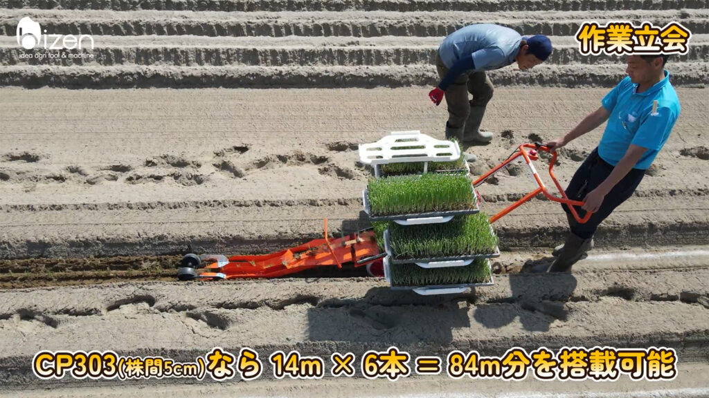 動力ユニット作業の様子